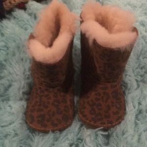 Toddler Uggs 2/3 hardly worn!!